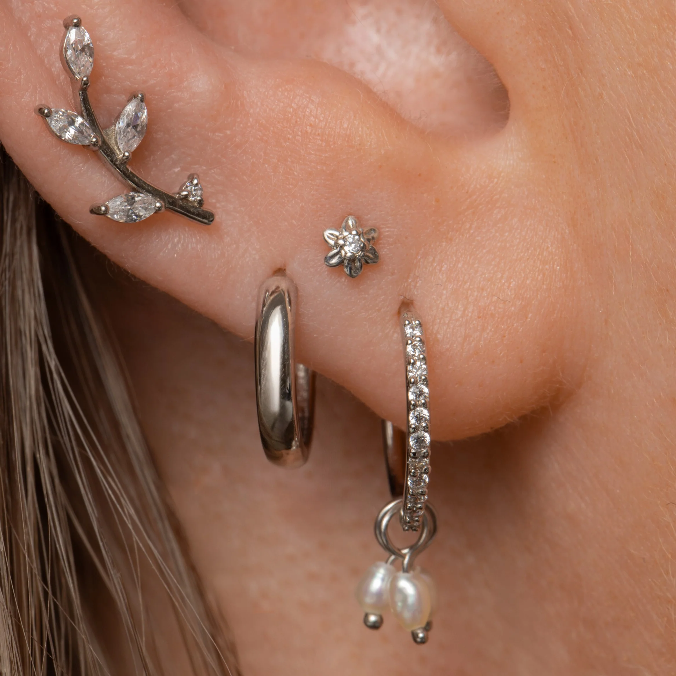 9k solid white gold Forget Me Not tiny flower flat back labret stud earring 6mm - Image 4