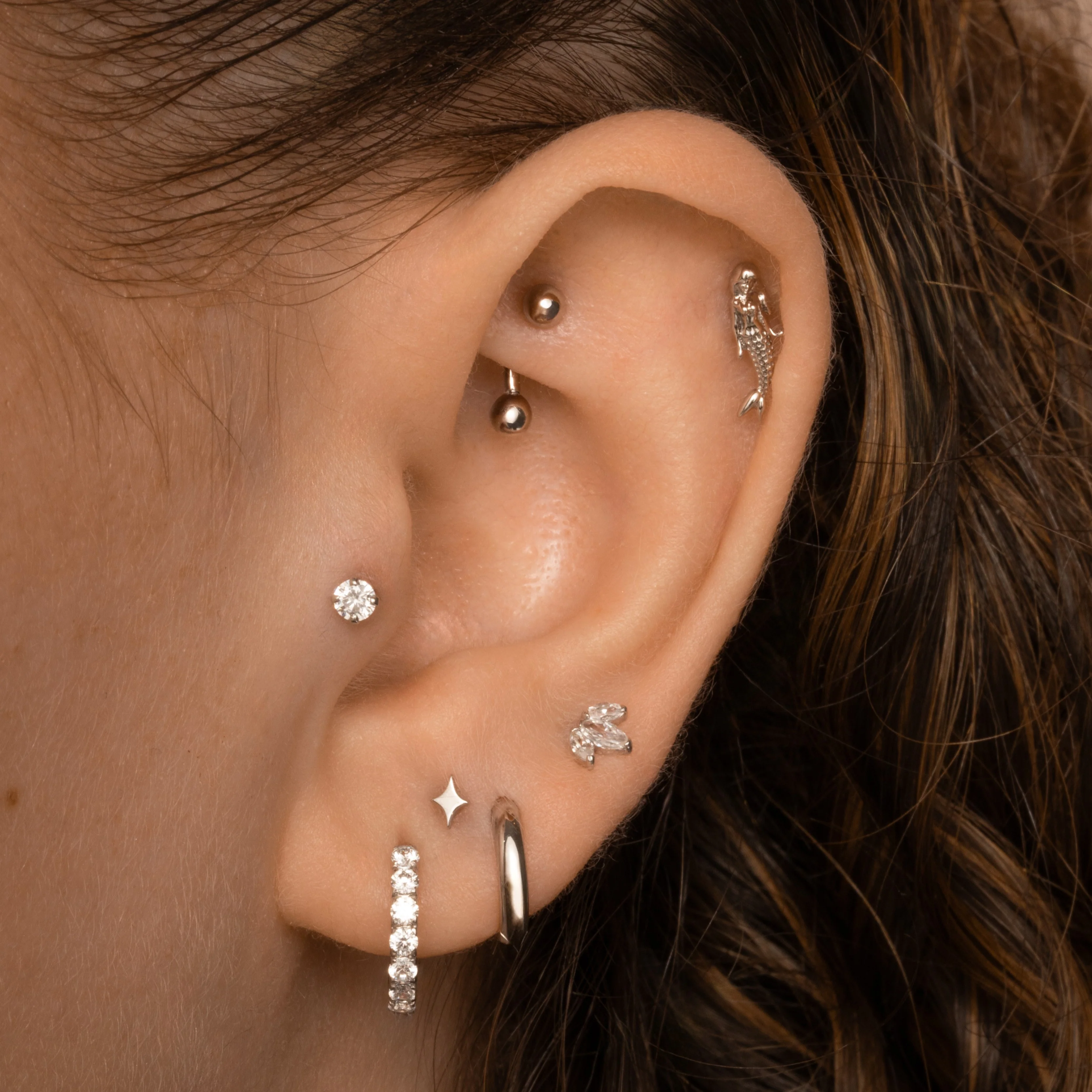 9k solid white gold 8.5mm simple huggie earring - Image 4