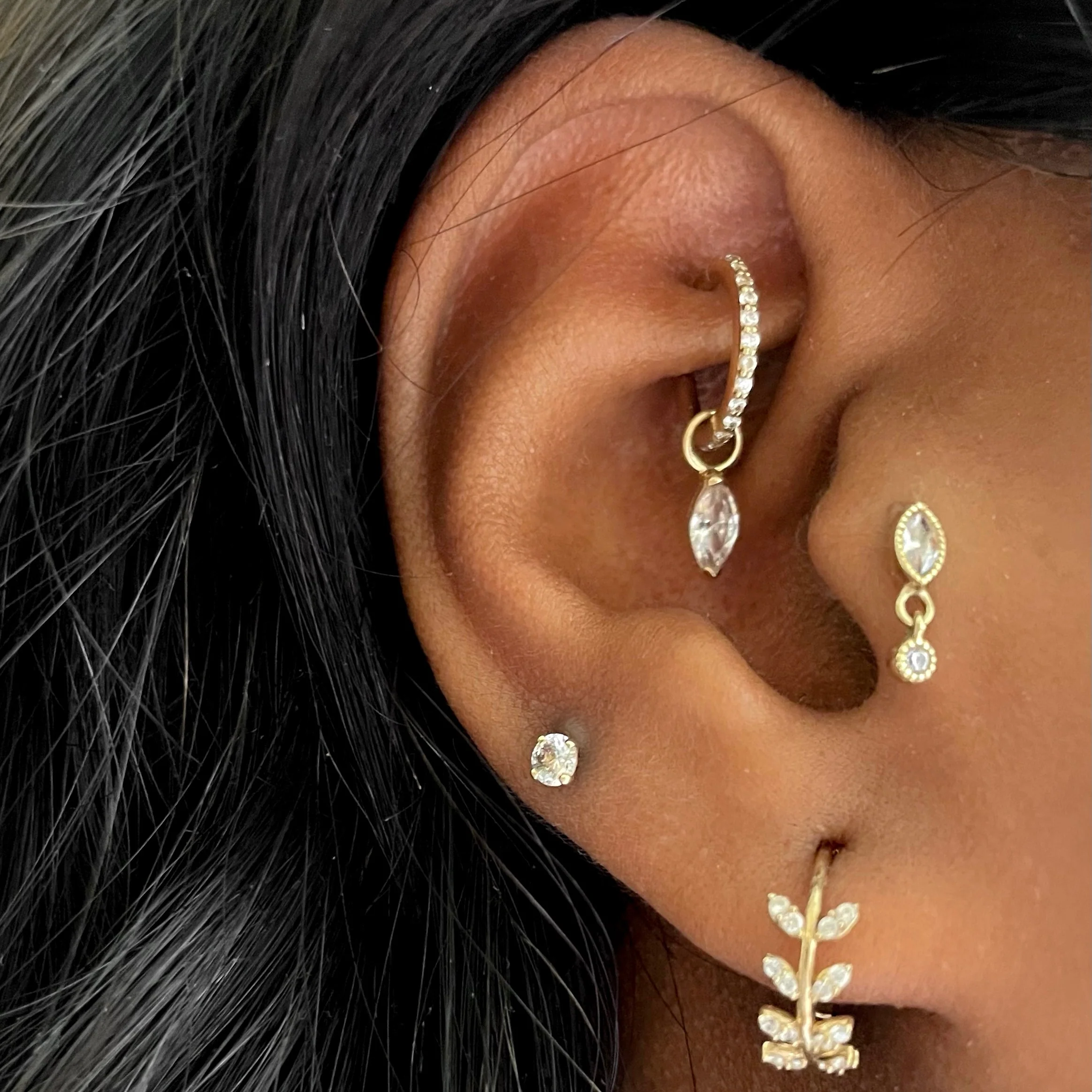 9k solid yellow gold 6mm 18g crystal clicker hoop earring - Image 4