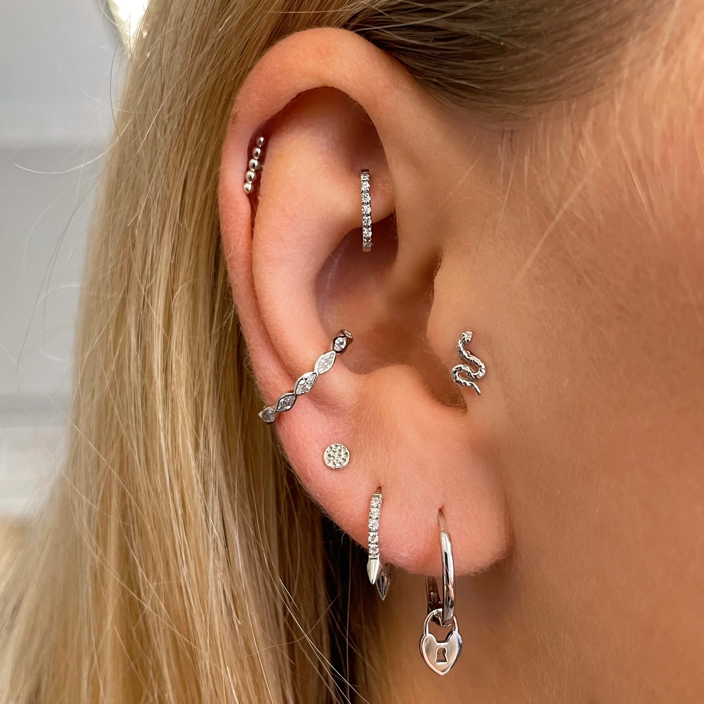 9k solid white gold 7mm 16g crystal oval rook clicker hoop - Image 3