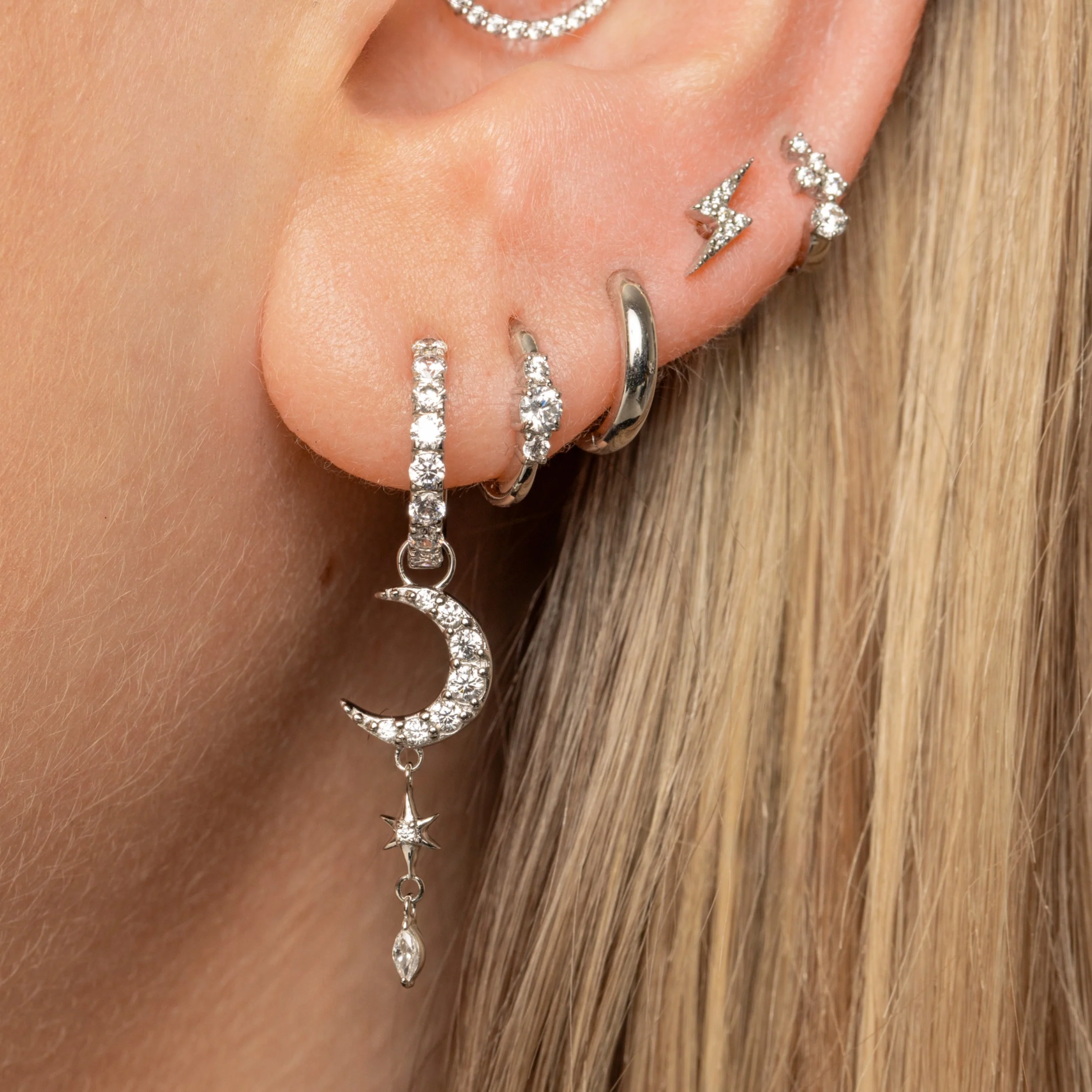 9k solid white gold 8.5mm simple huggie earring - Image 5