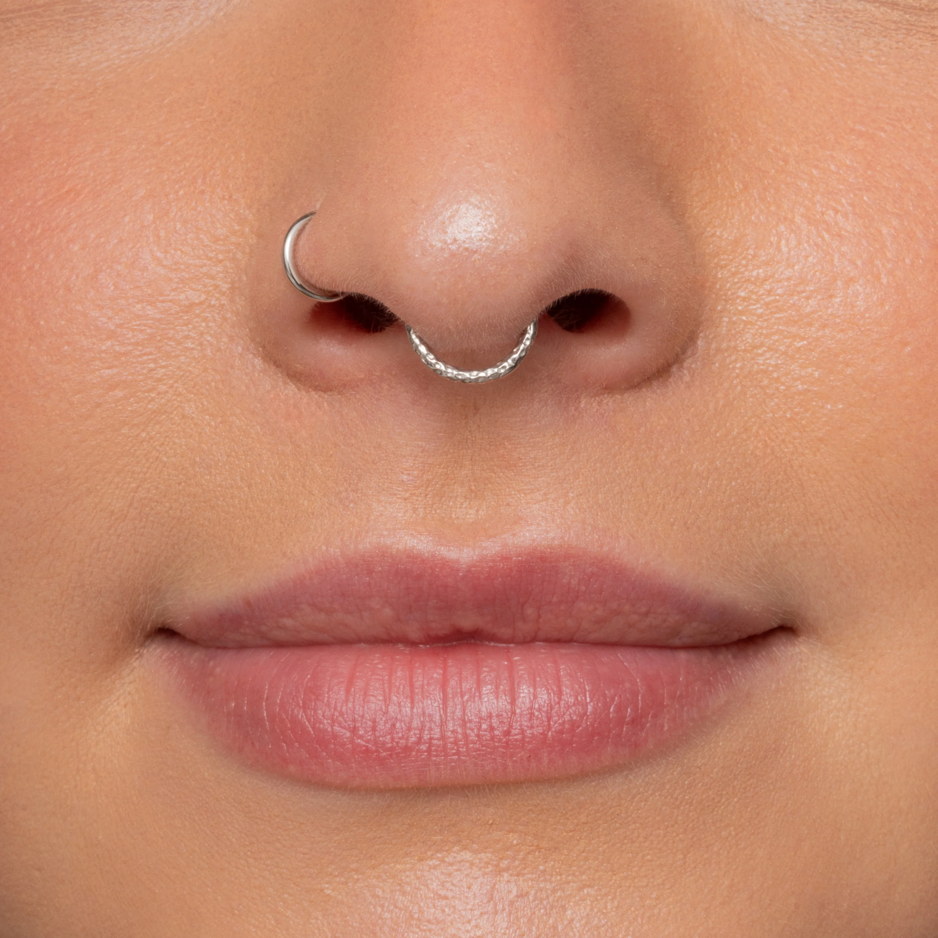 9k solid white gold 8mm 18g hammered texture clicker hoop earring - Image 3