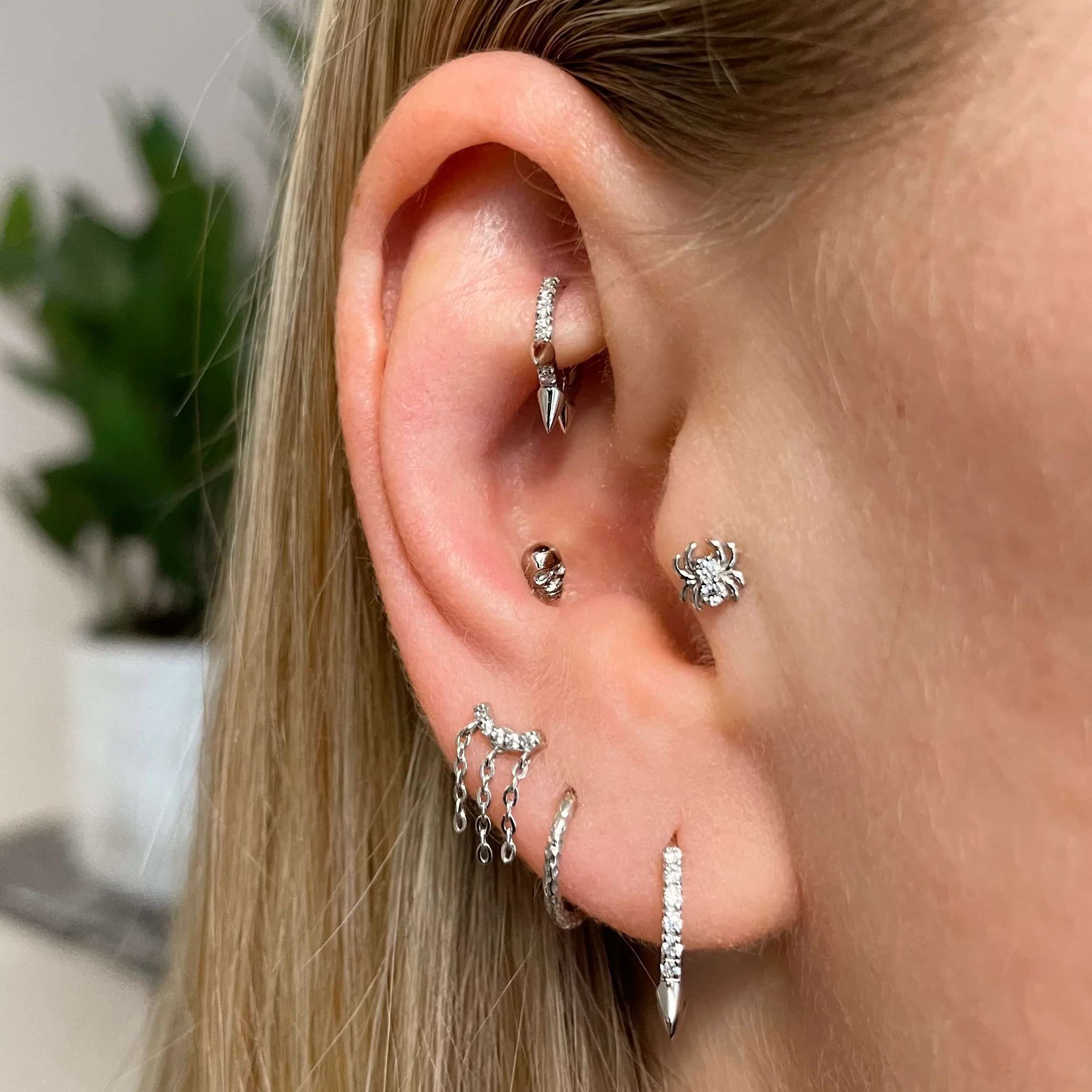 9k solid white gold 8mm 18g hammered texture clicker hoop earring - Image 6