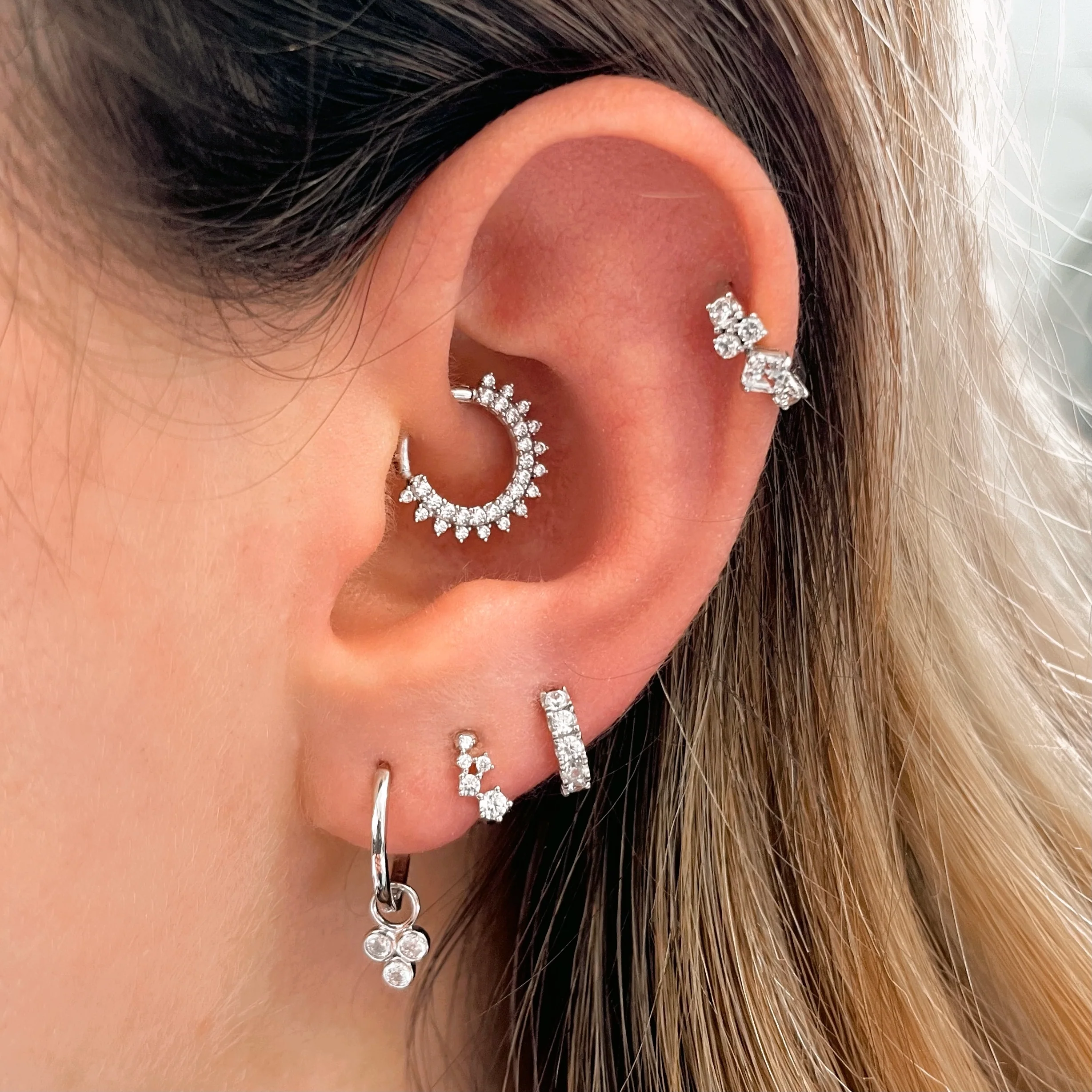 9k solid white gold 10mm slim simple huggie earring - Image 6