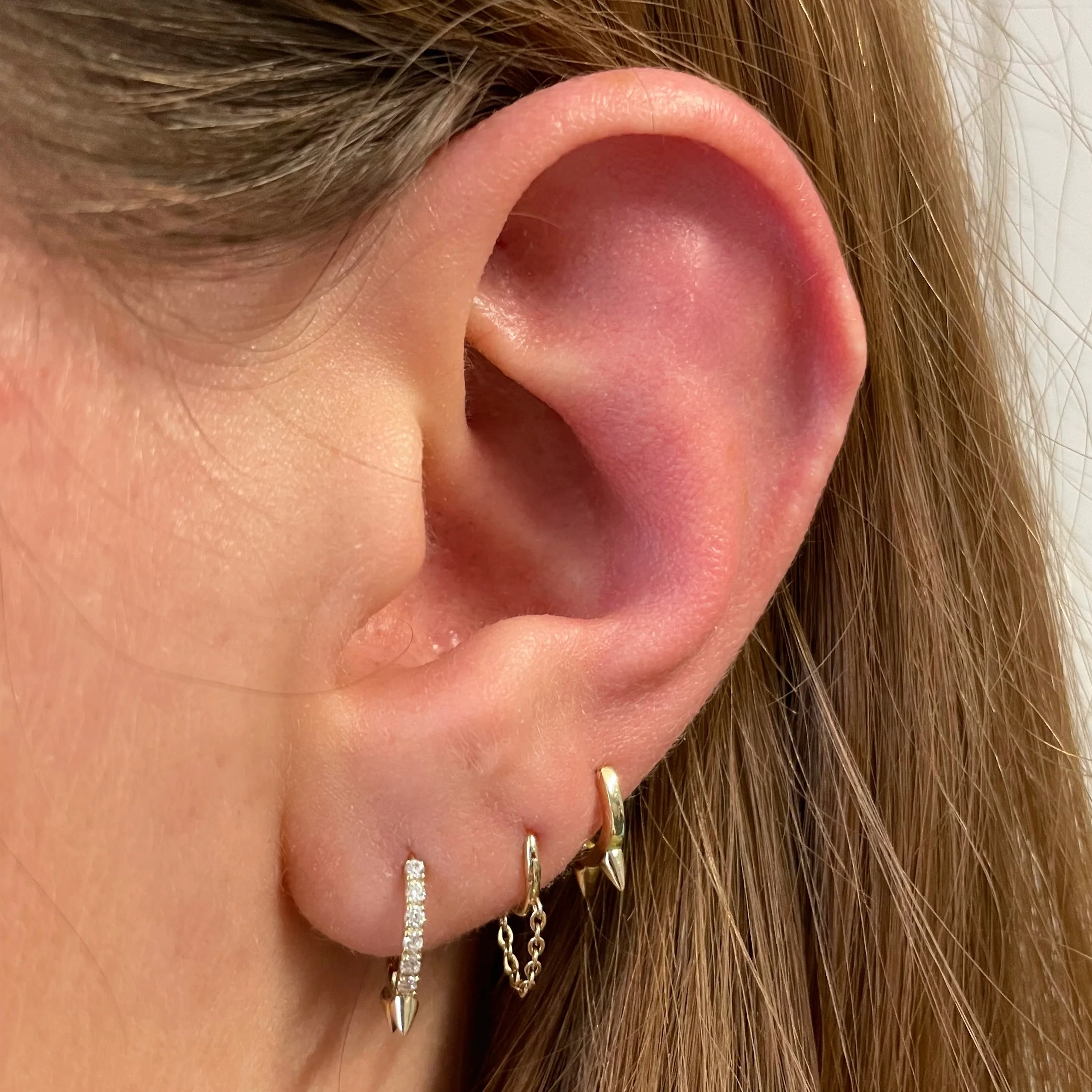 9k solid yellow gold 6mm mini plain spike huggie earring - Image 3