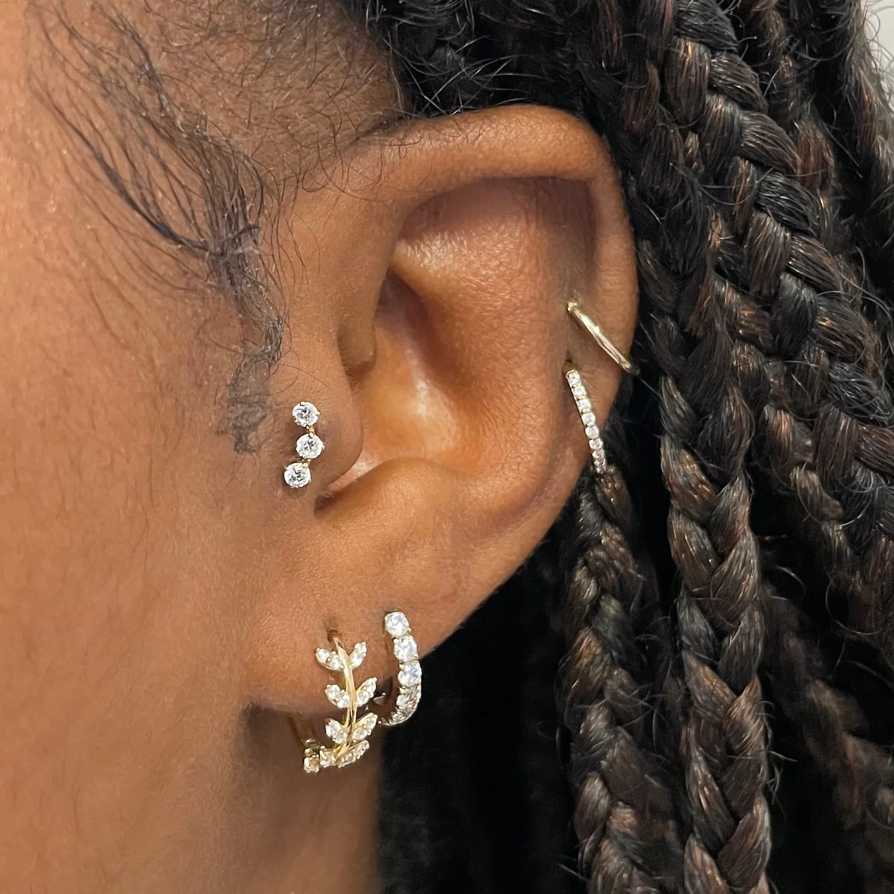 9k solid yellow gold crystal clicker hoop earring - Image 7