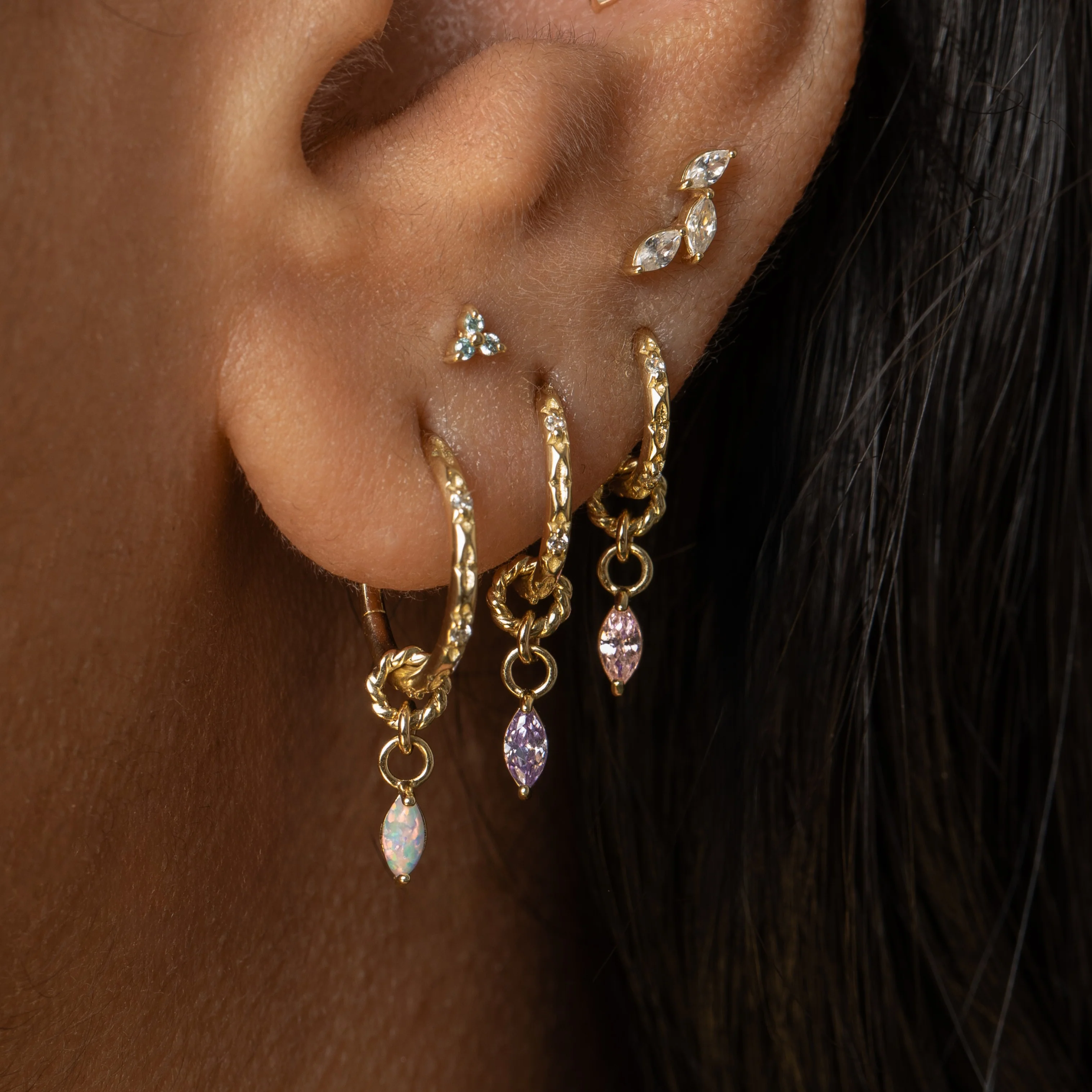 9k solid yellow gold stardust clicker hoop - Image 8