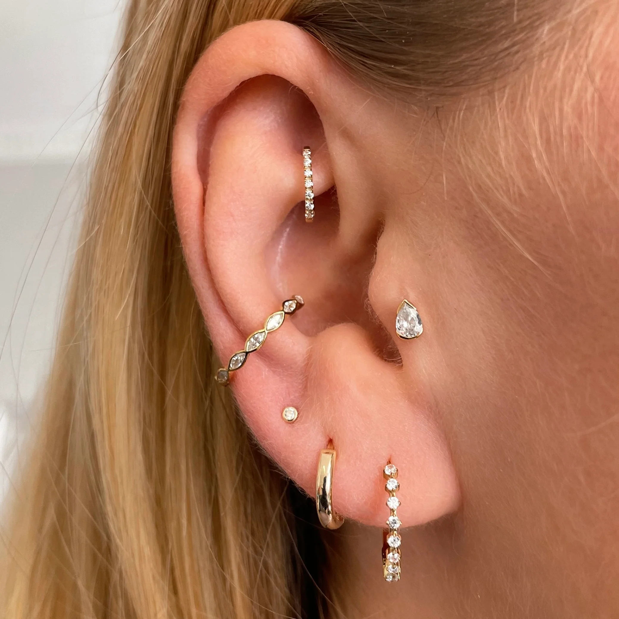 9k solid yellow gold 7mm 16g crystal oval rook clicker hoop - Image 3