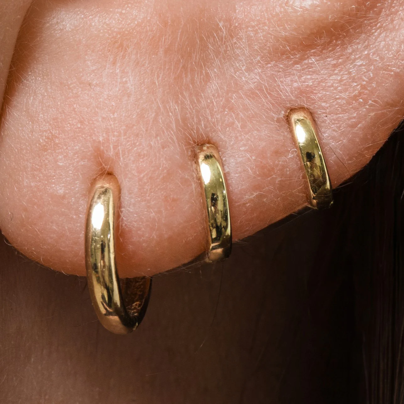 9k solid yellow gold 8.5mm simple huggie earring - Image 3